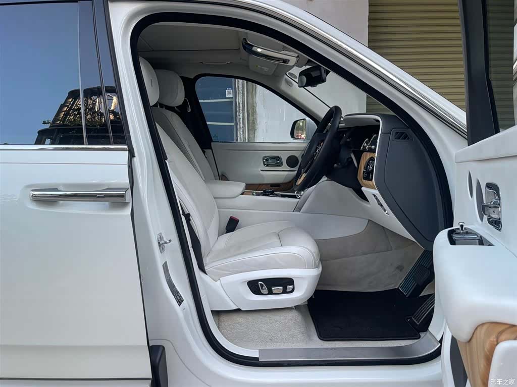 Rolls-Royce Cullinan, 2025 9