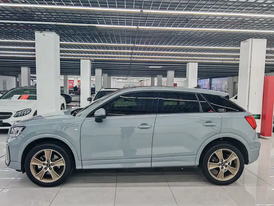 Audi Q2L