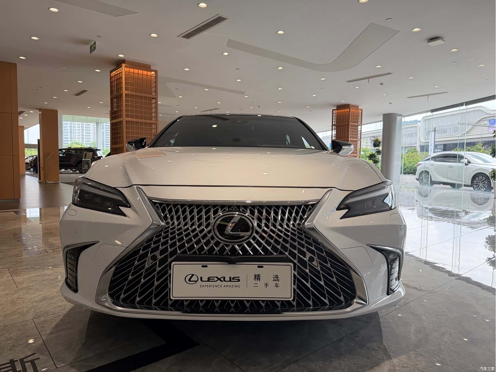 Lexus ES, 2025 2