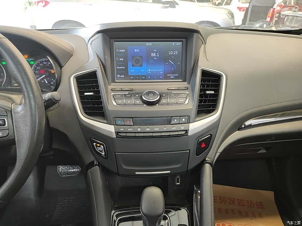 DongFeng AX7, 2018 13