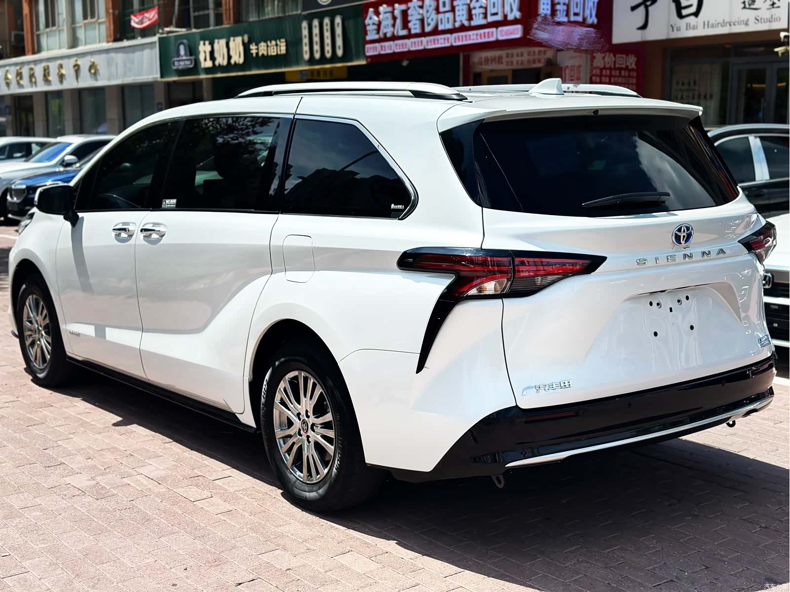 Toyota Sienna, 2023 все фото
