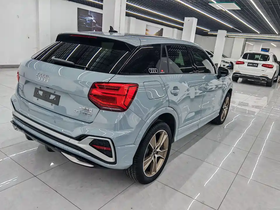 Audi Q2L