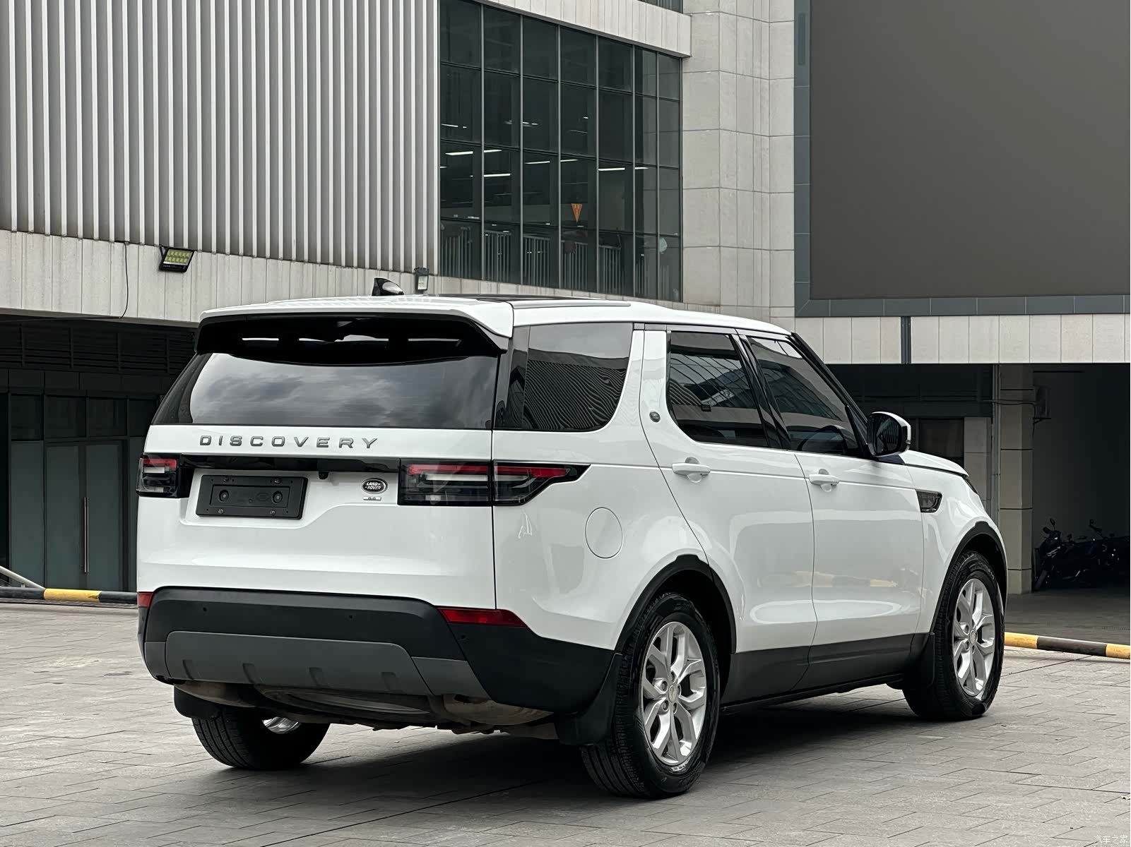 Land Rover Discovery, 2017 все фото