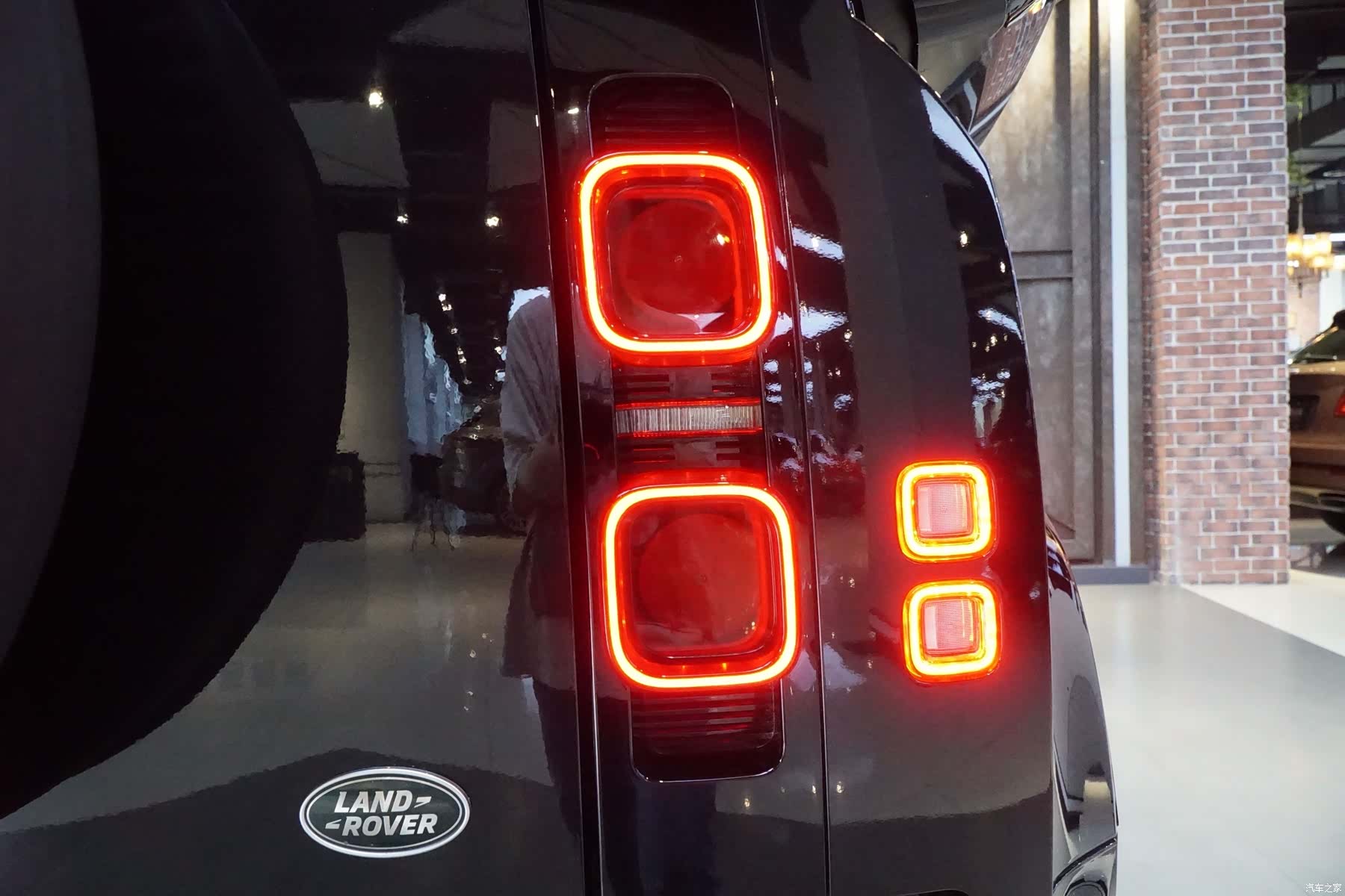 Land Rover Defender, 2024 24