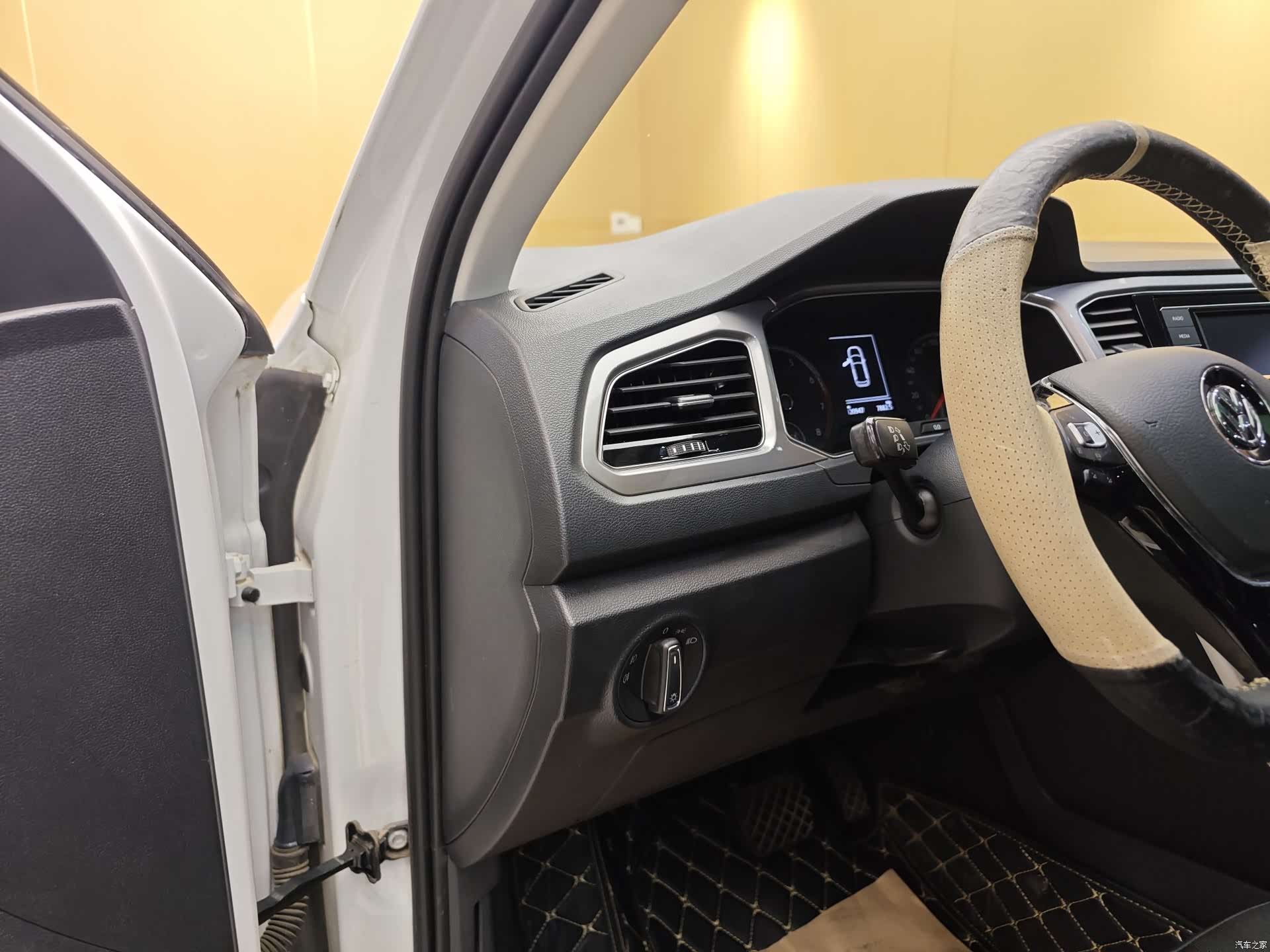 Volkswagen T-ROC, 2020 12