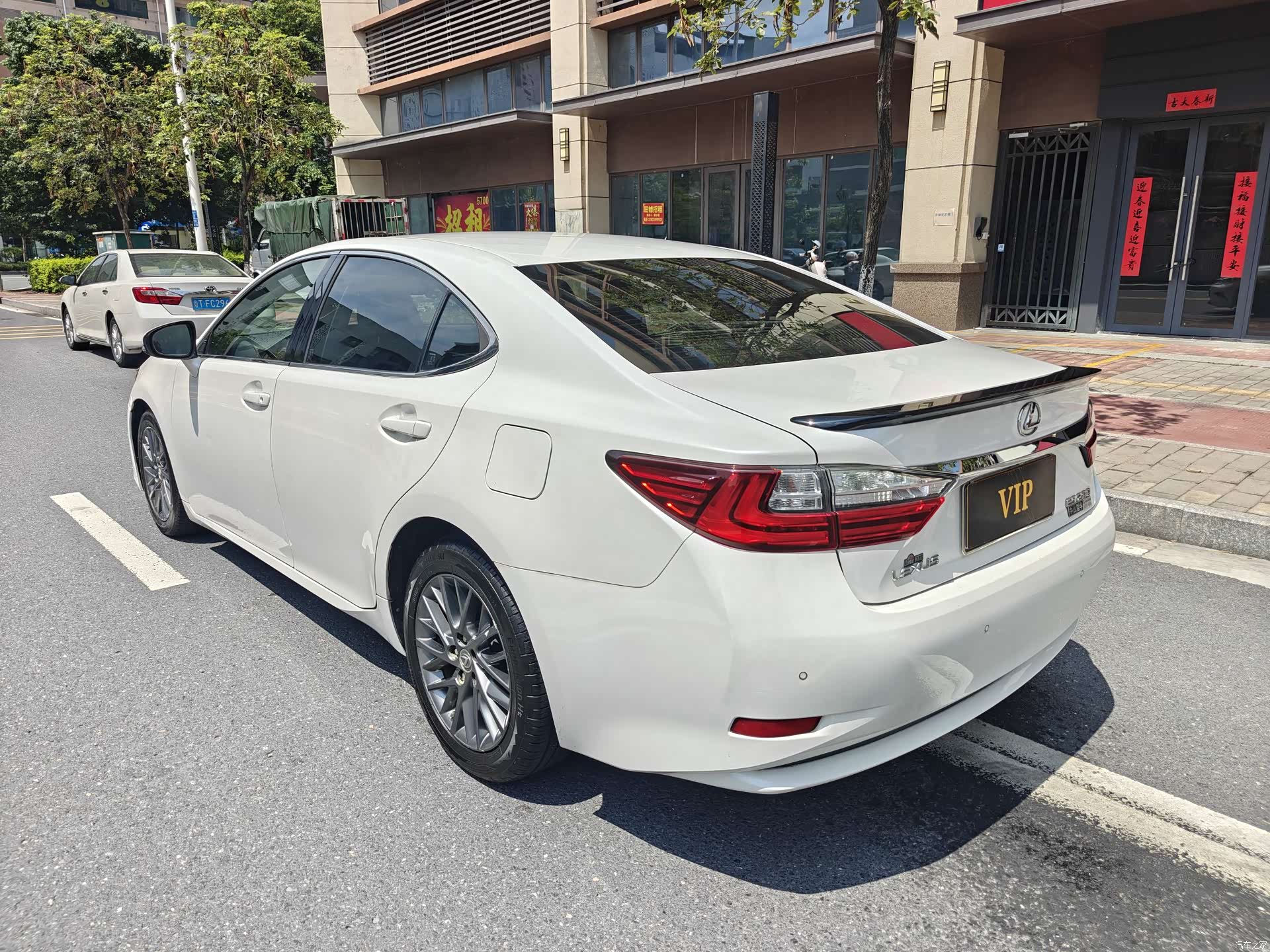 Lexus ES, 2018 все фото
