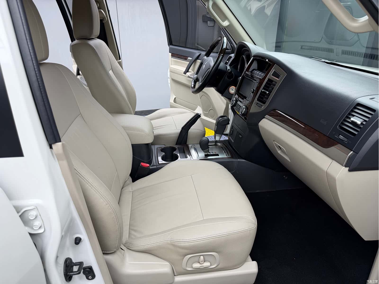 Mitsubishi Pajero, 2020 14