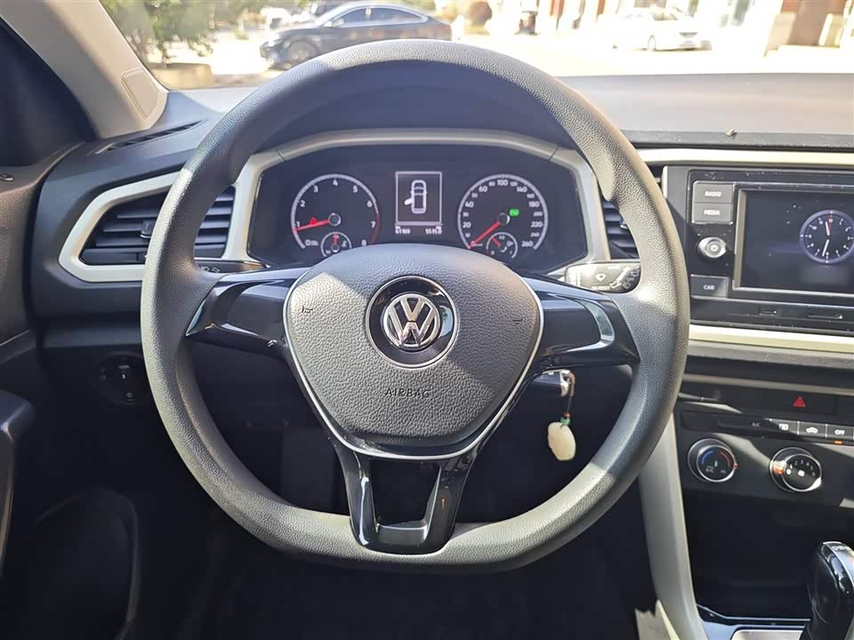 Volkswagen T-ROC exploring Songs