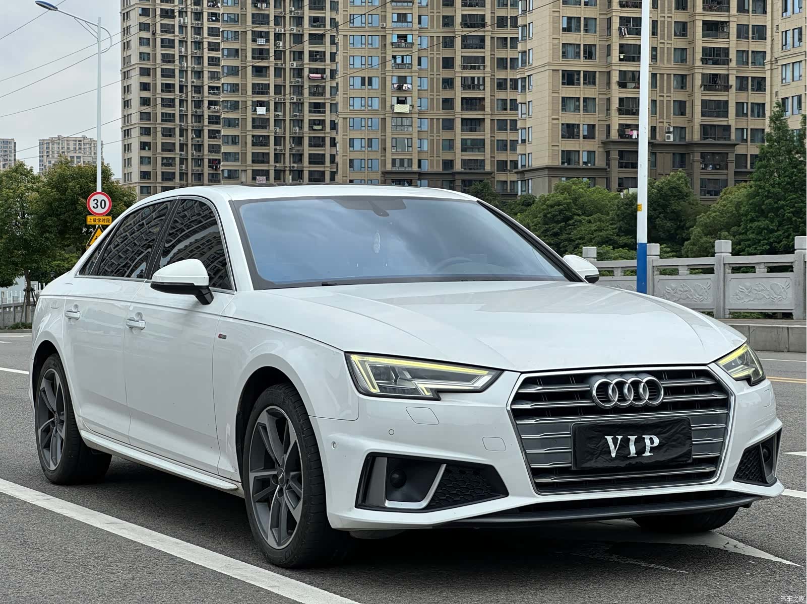 Audi A4L, 2019 3