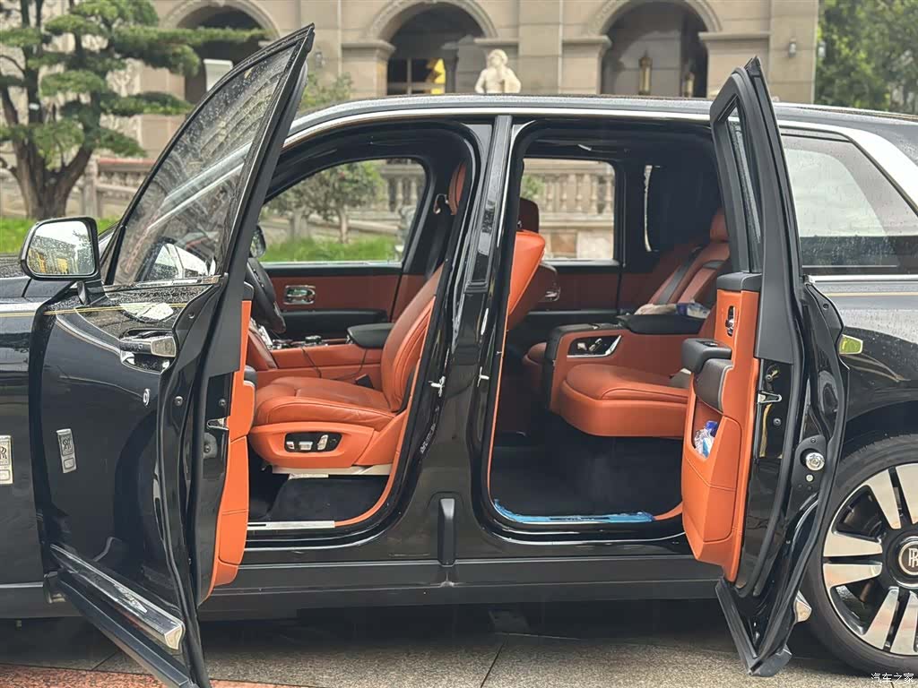 Rolls-Royce Cullinan, 2020 13