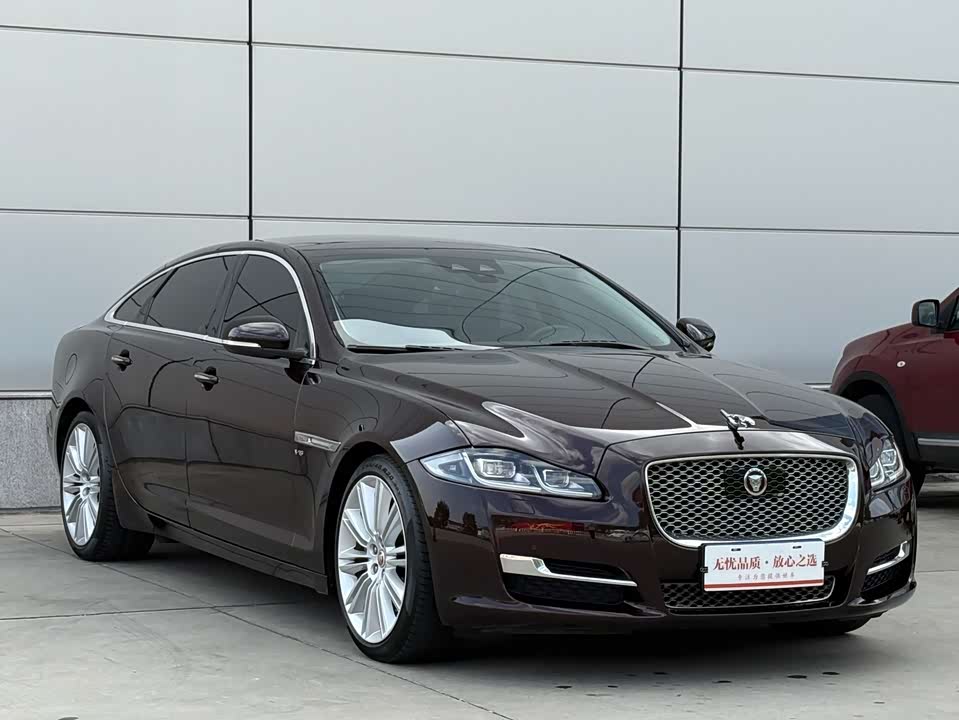 Jaguar XJ