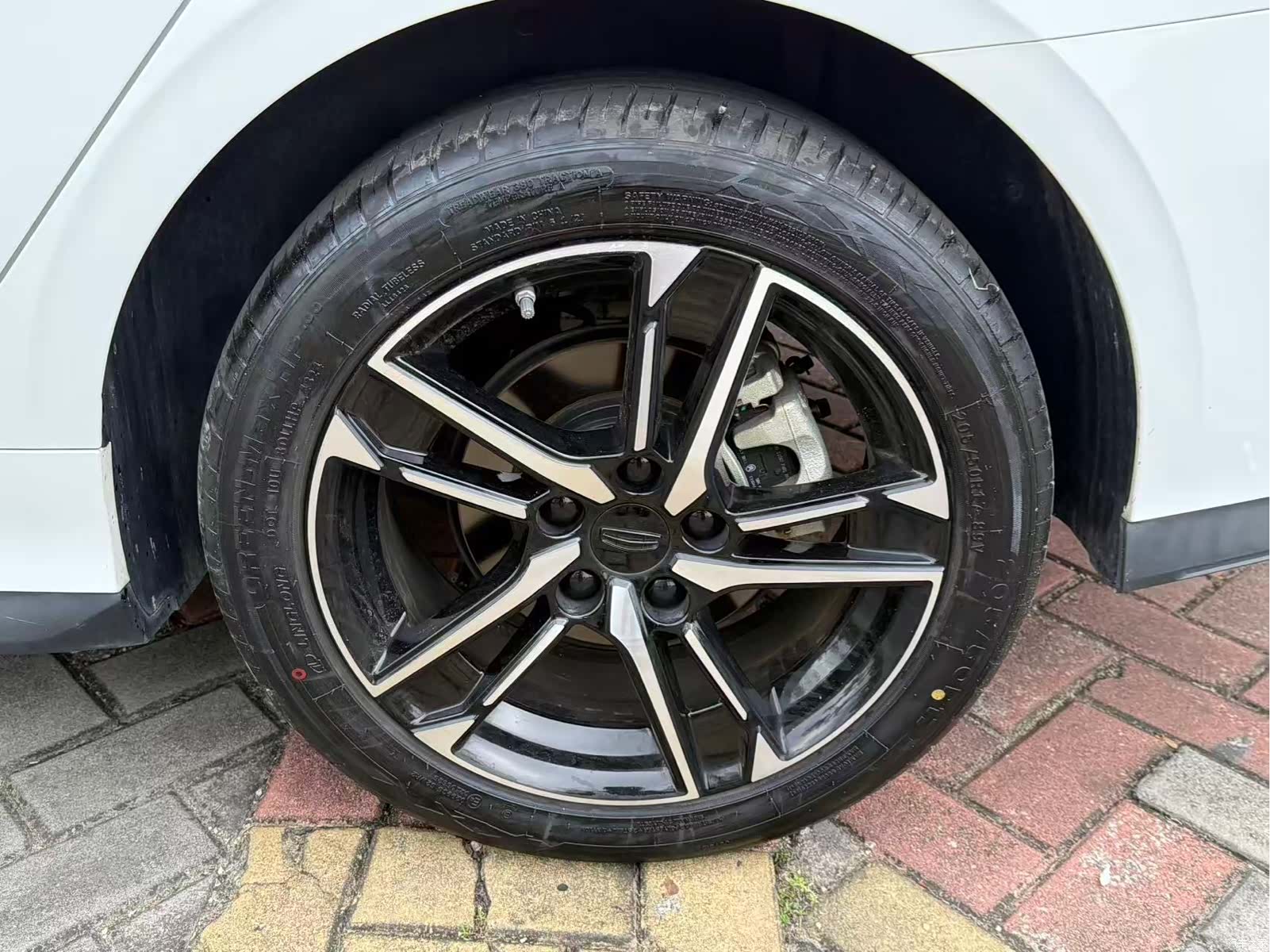 Geely Binray, 2025 24