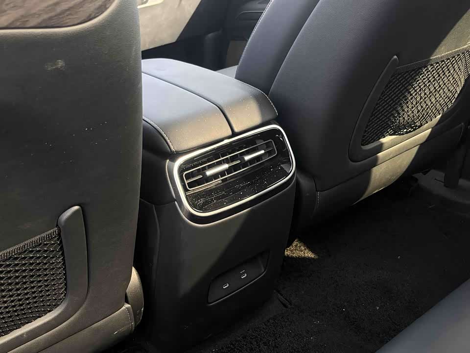 AITO Ask the world M5