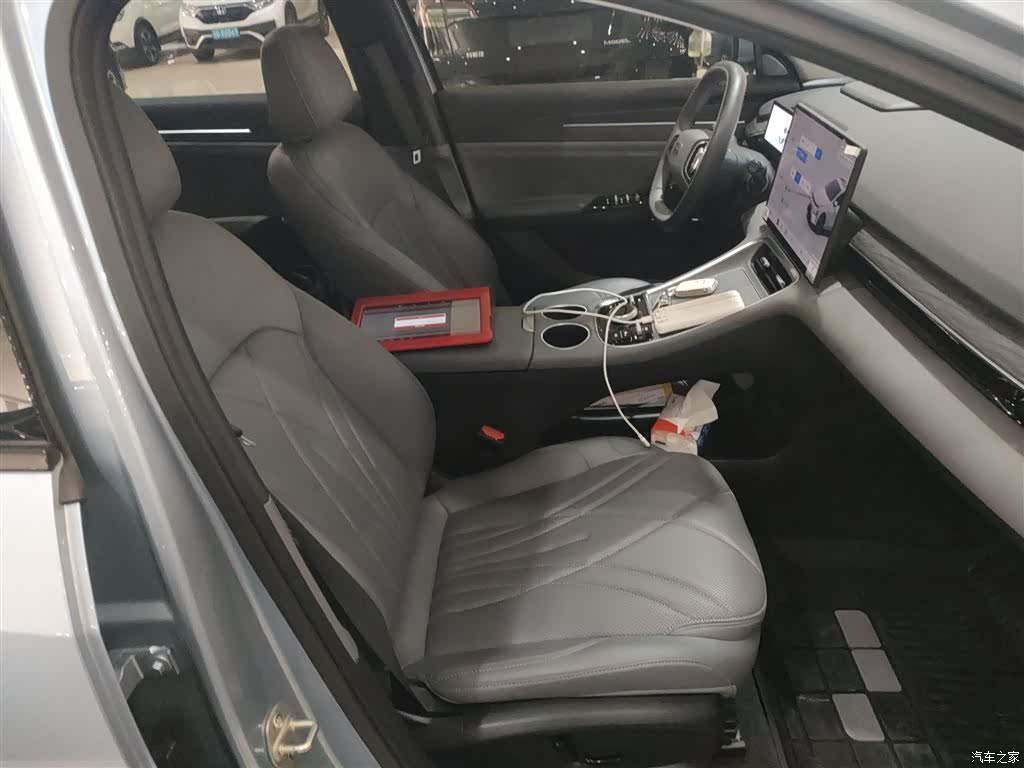 Geely Galaxy L6, 2025 20