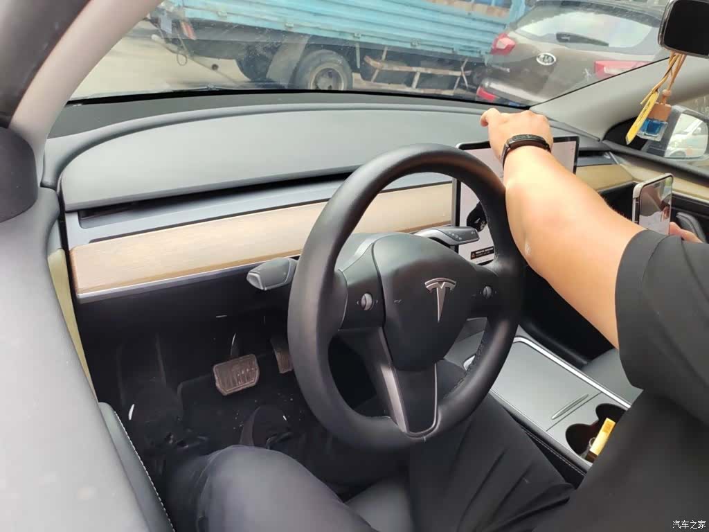 Tesla Model Y, 2021 13