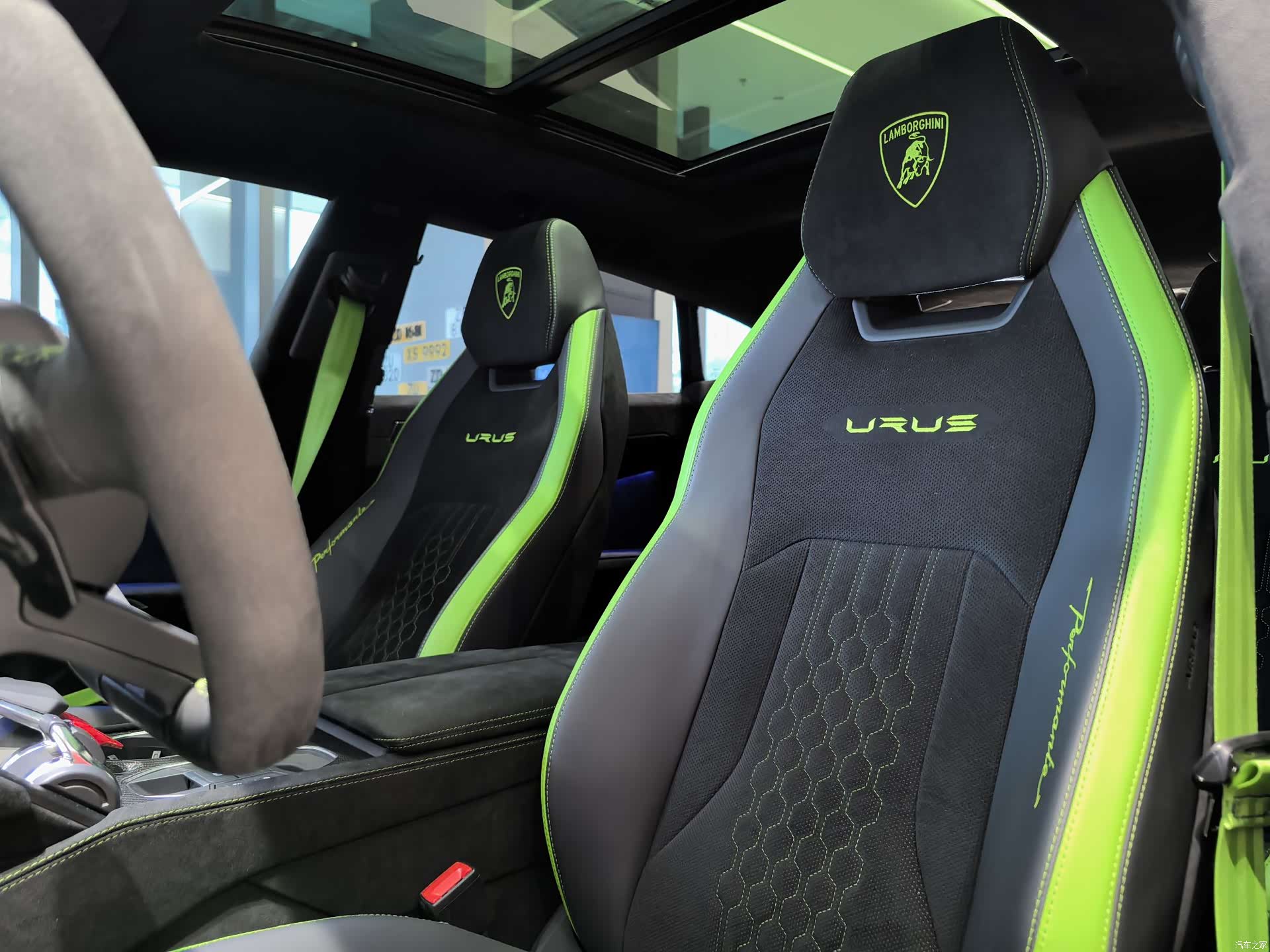 Lamborghini Urus, 2024 7