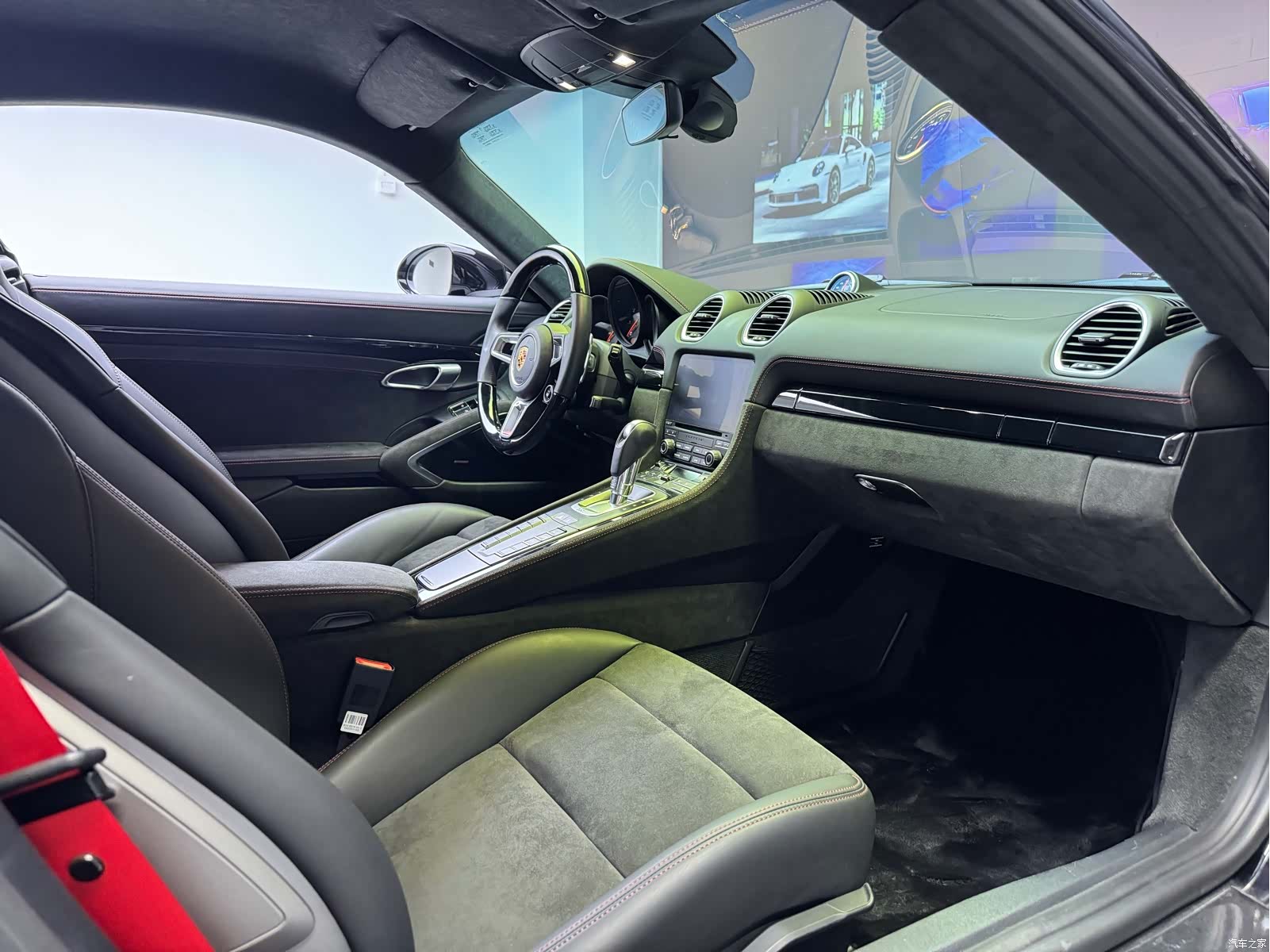 Porsche Cayman, 2021 4