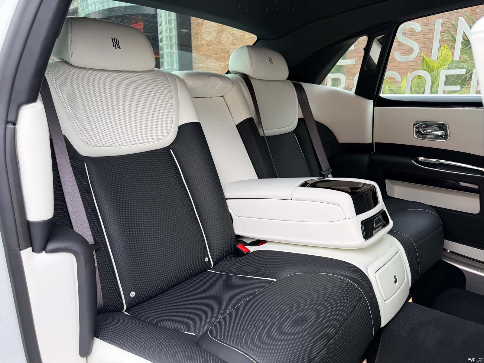 Rolls-Royce Ghost, 2018 15