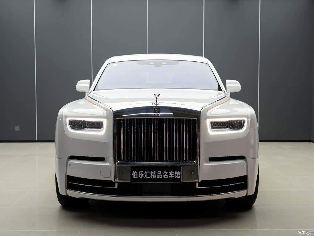 Rolls-Royce Phantom, 2022 3