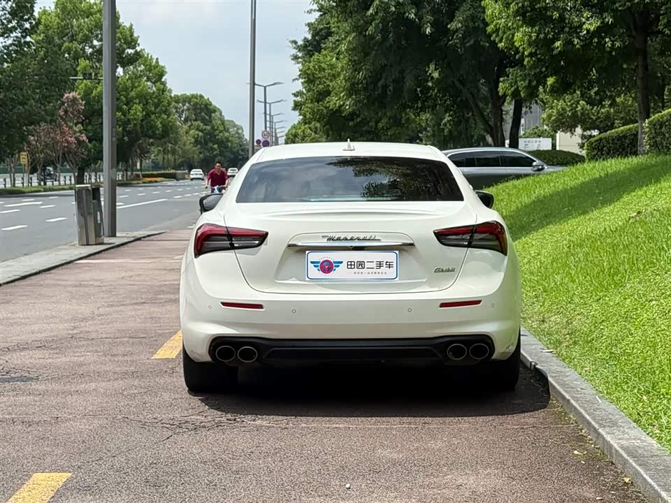 Maserati Ghibli Maserati Ghibli