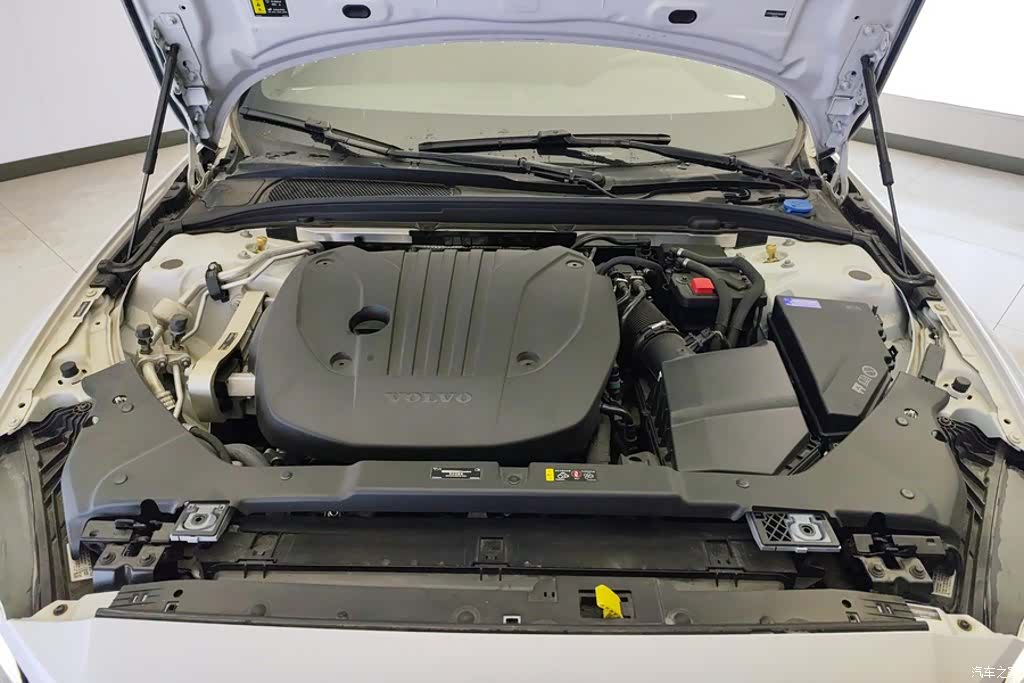 Volvo S60, 2025 10