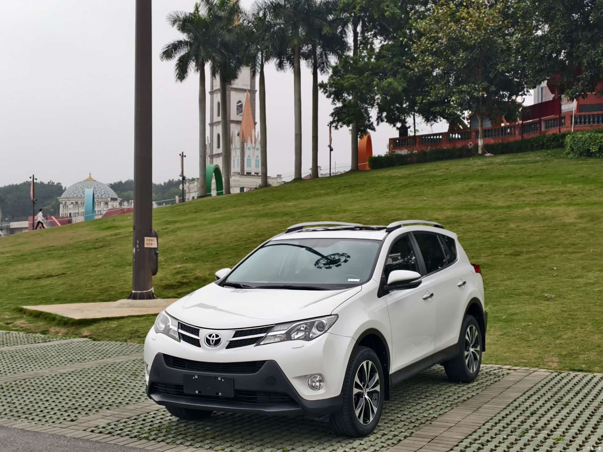 Toyota RAV4, 2015 1