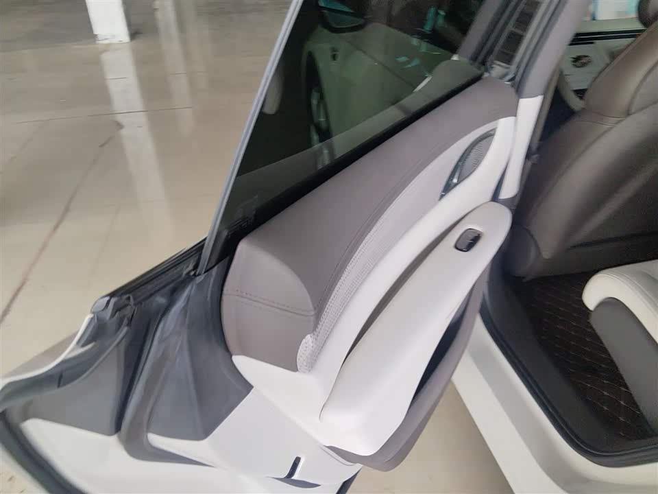 IM Motors Zhiji LS7 IM Motors Zhiji LS7