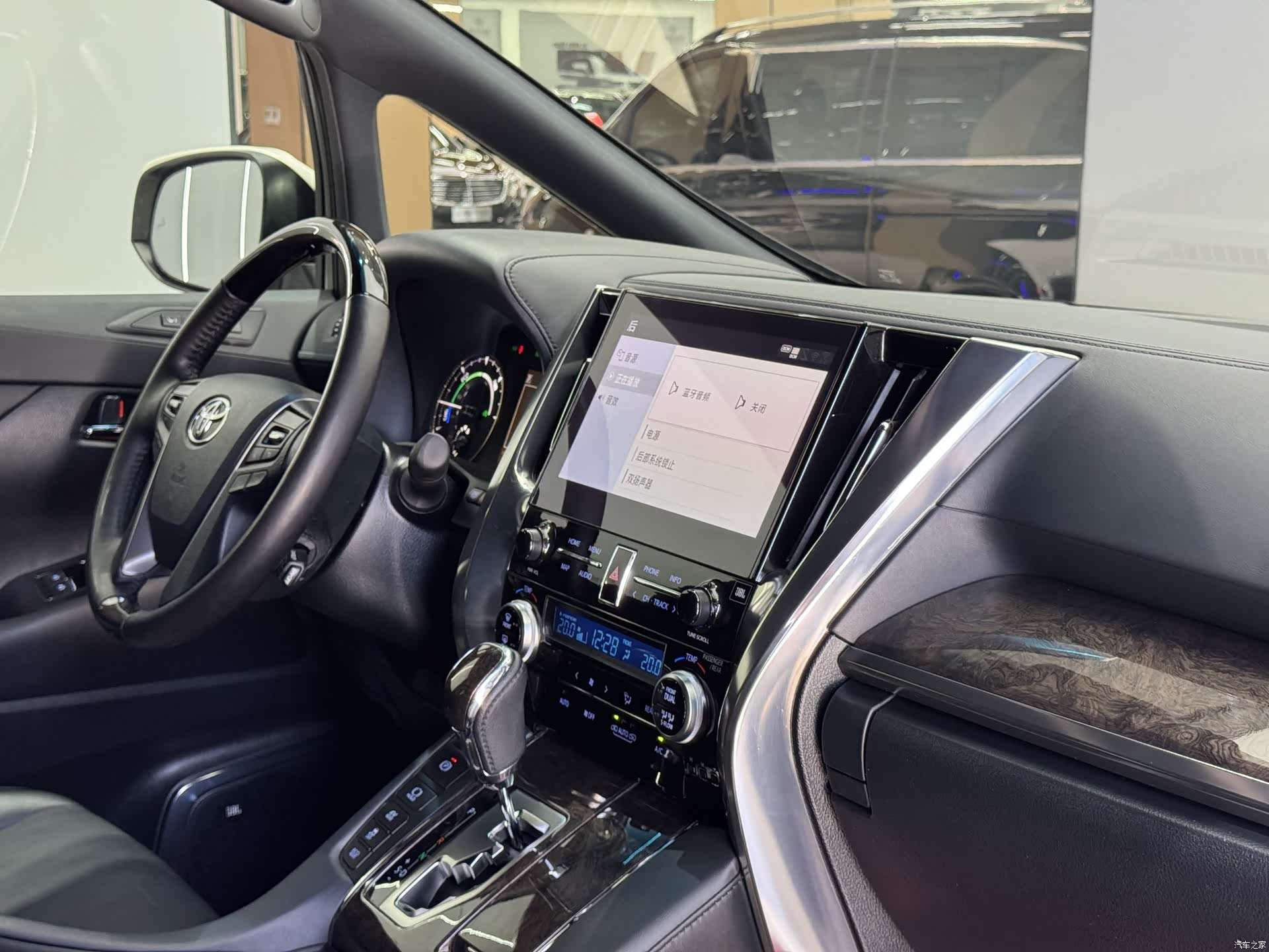 Toyota Vellfire, 2021 19