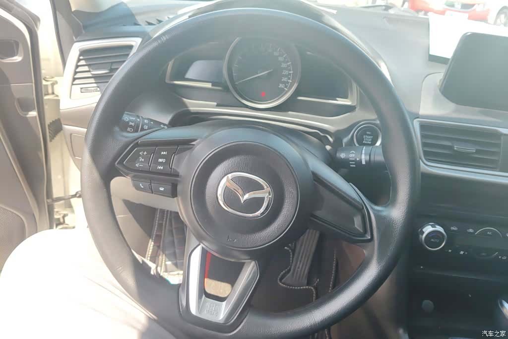 Mazda Mazda3, 2018 15