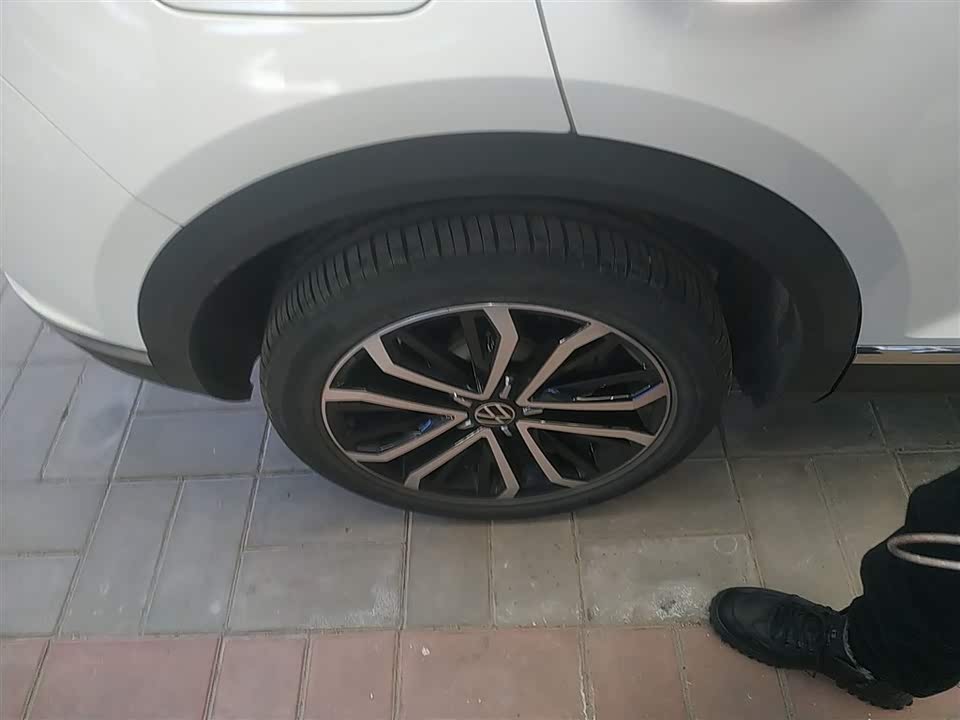 Volkswagen T-ROC exploring Songs