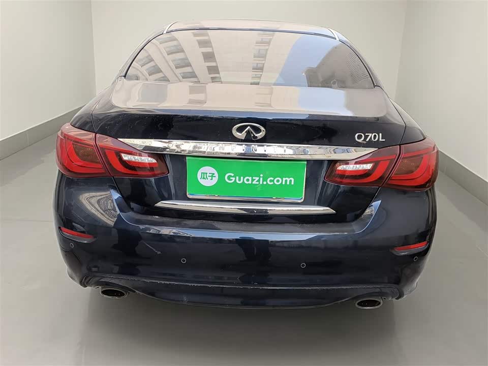 Infiniti Q70