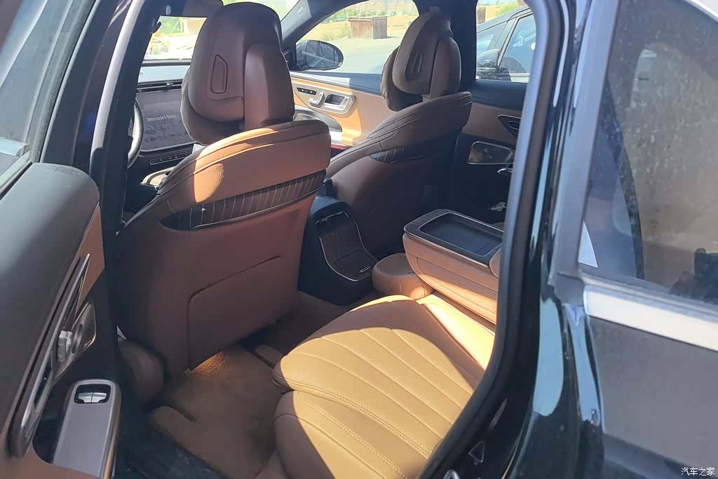 Mercedes-Benz E-Class, 2025 11