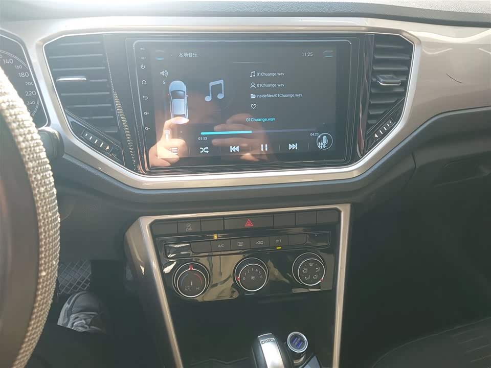 Volkswagen T-ROC exploring Songs