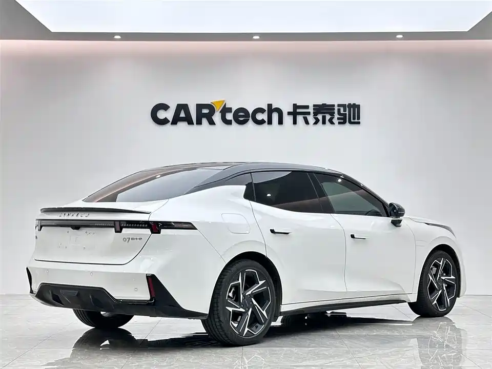Lynk & Co 07 EM-P