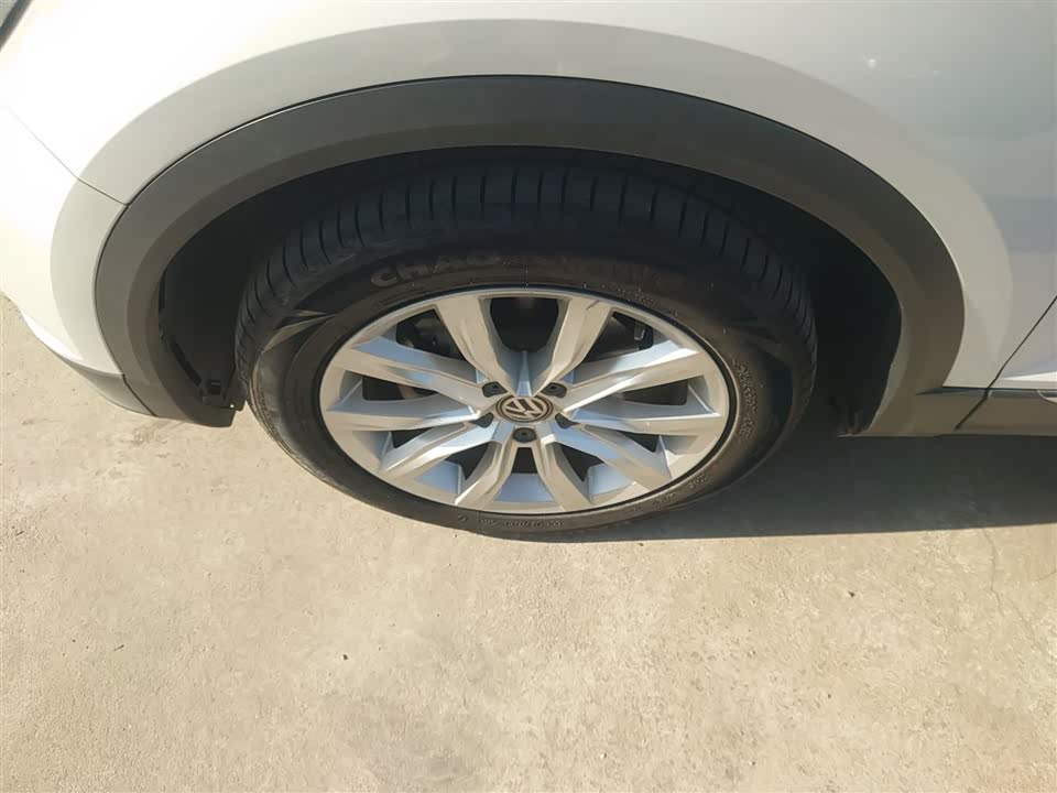 Volkswagen T-ROC exploring Songs