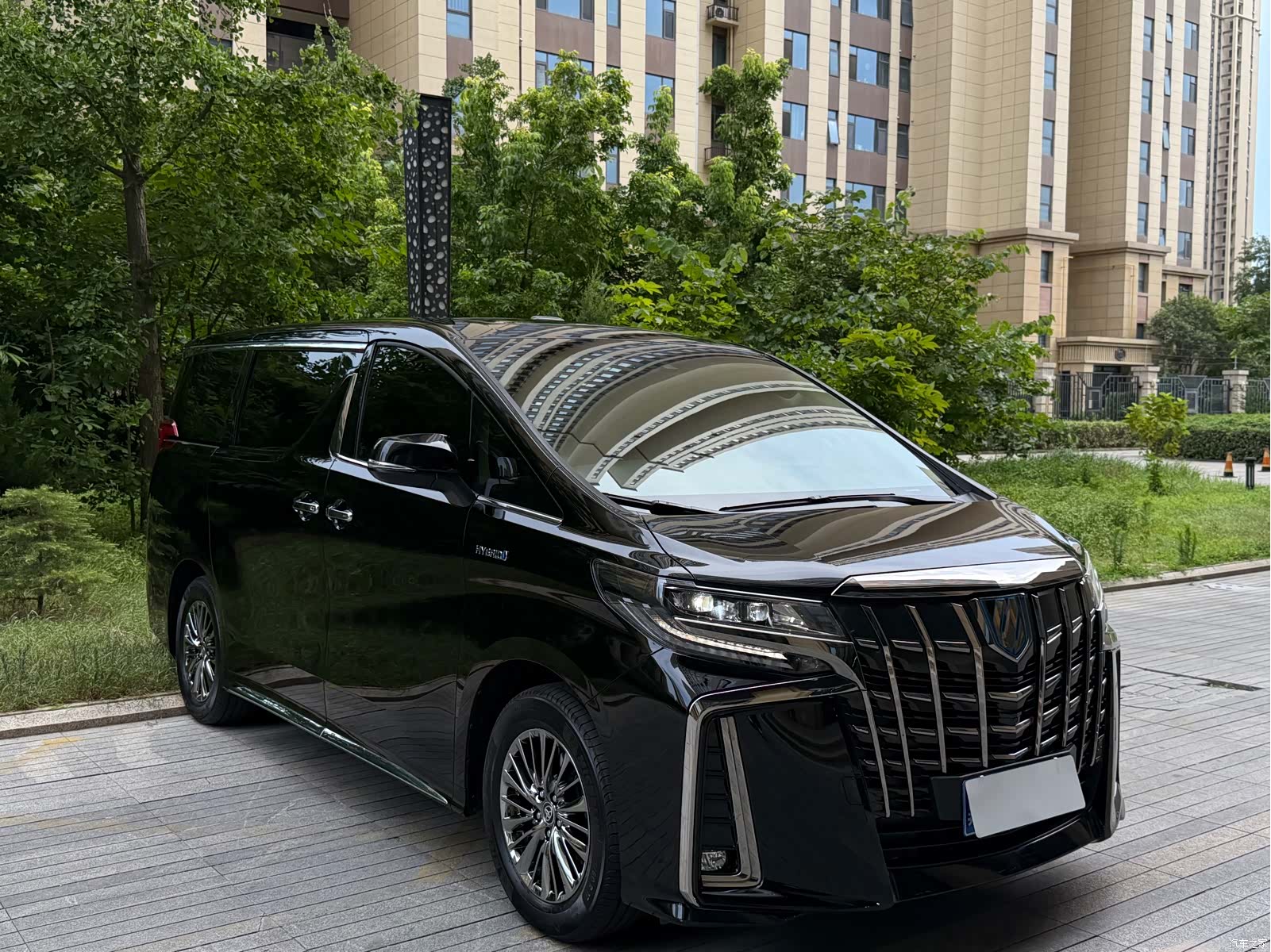 Toyota Alphard, 2023 4