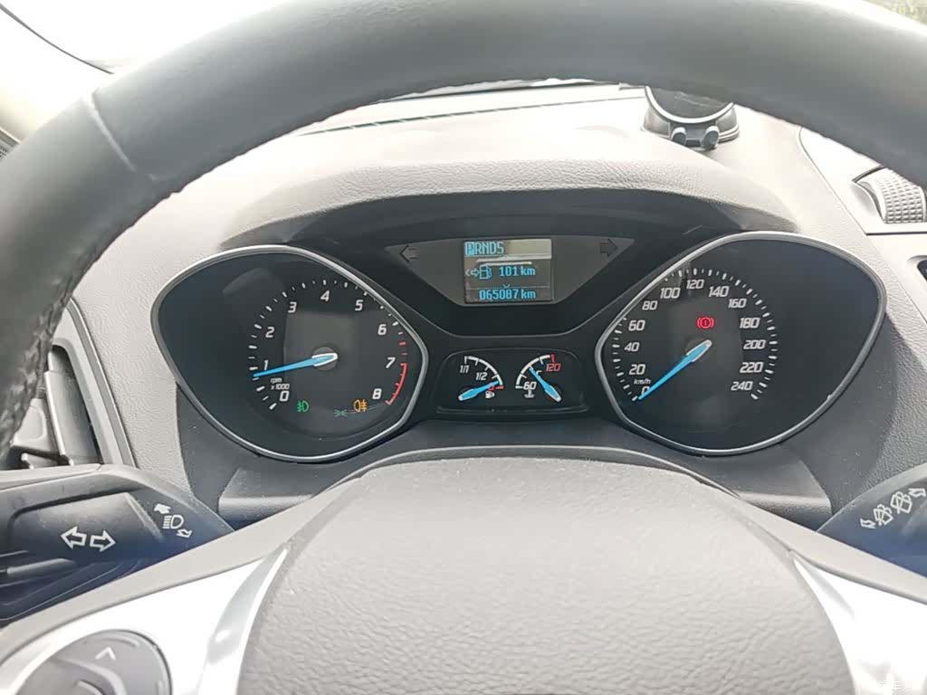 Ford Kuga, 2015 12