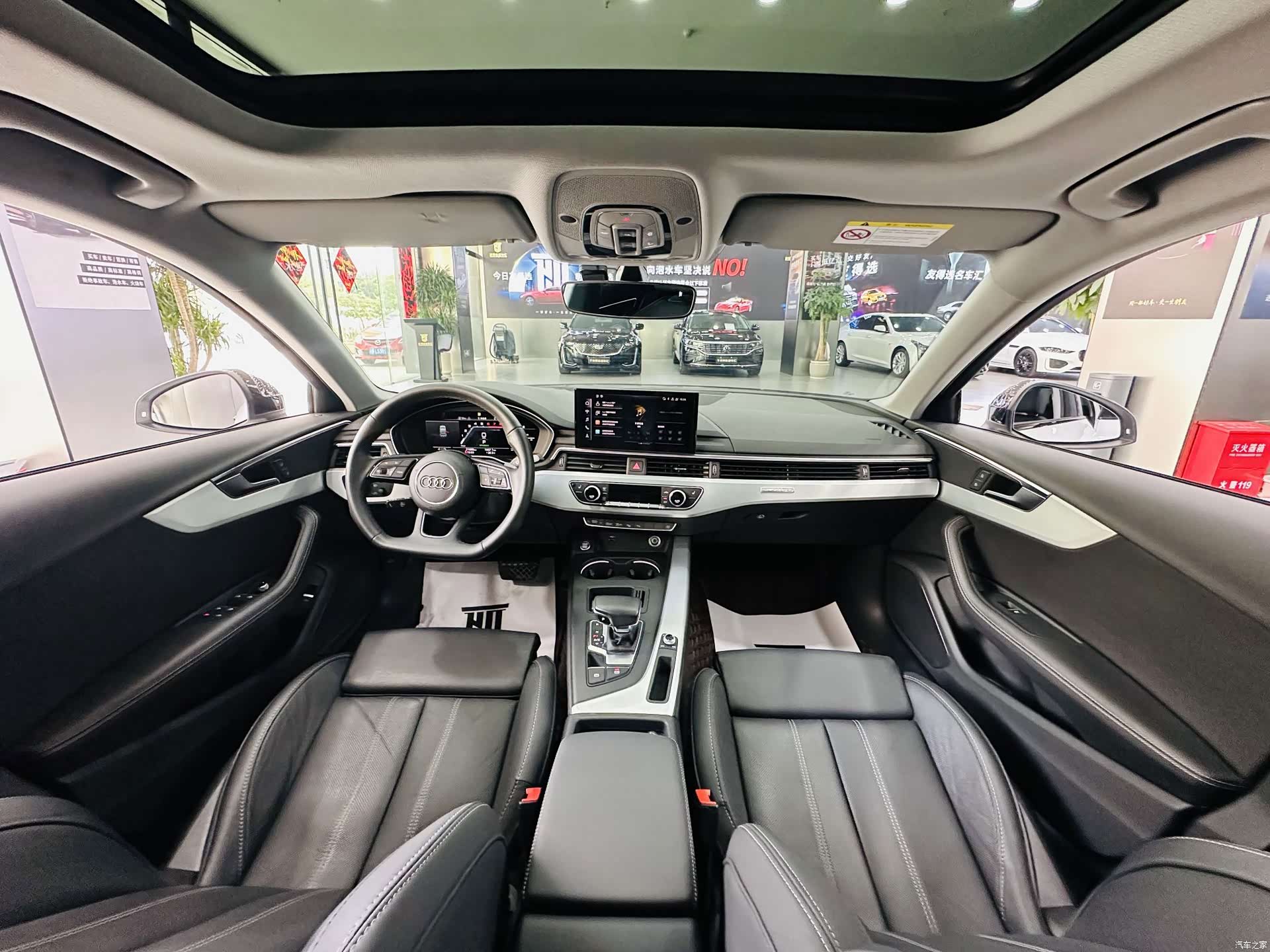 Audi A4L, 2022 все фото