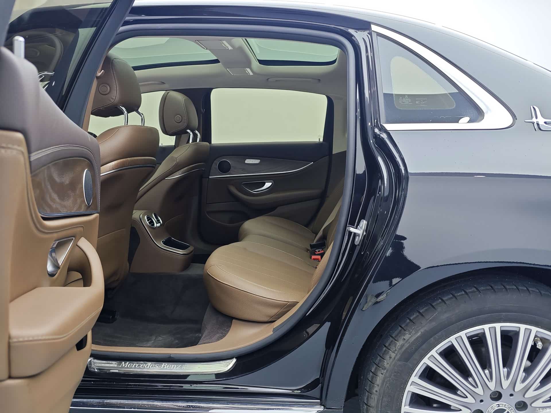 Mercedes-Benz E-Class, 2023 13
