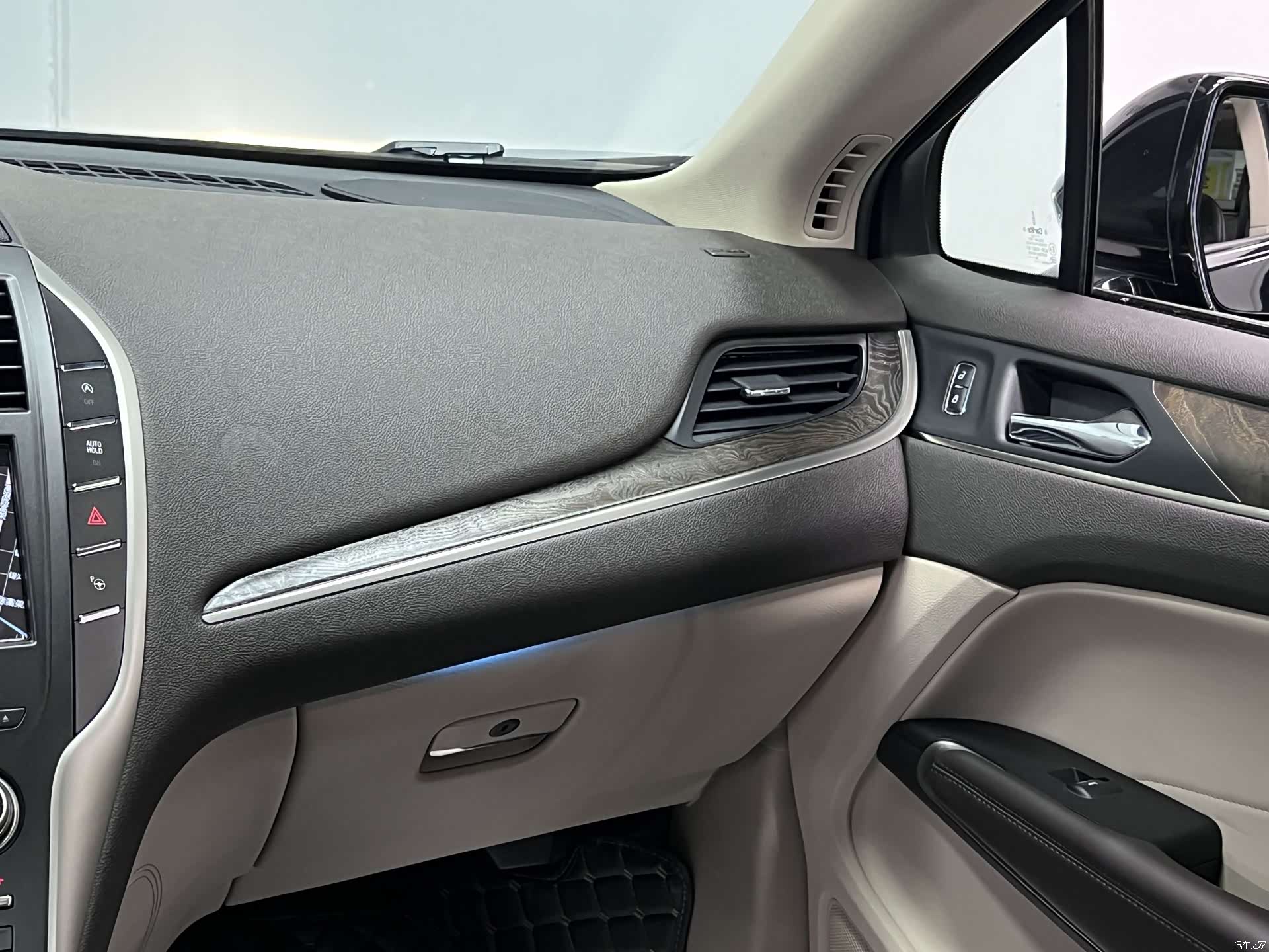 Lincoln MKC, 2018 20