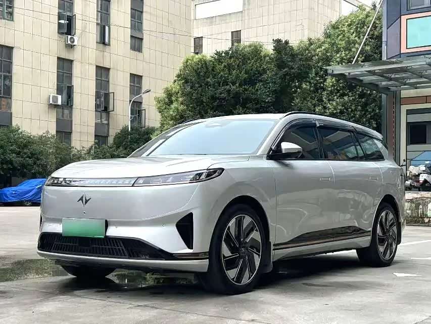 Dongfeng eπ008