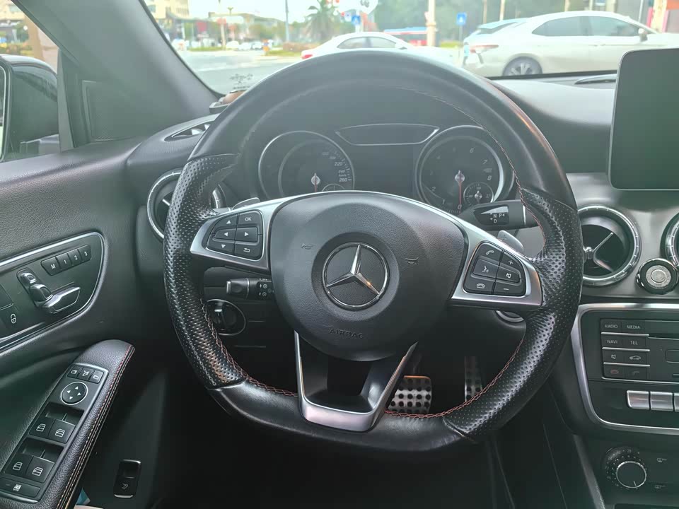 Mercedes-Benz CLA