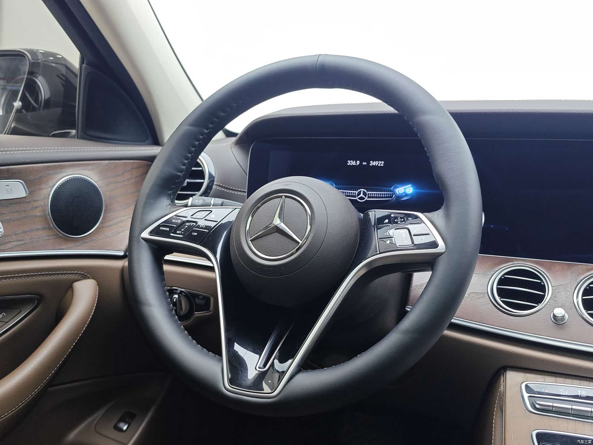 Mercedes-Benz E-Class, 2023 14