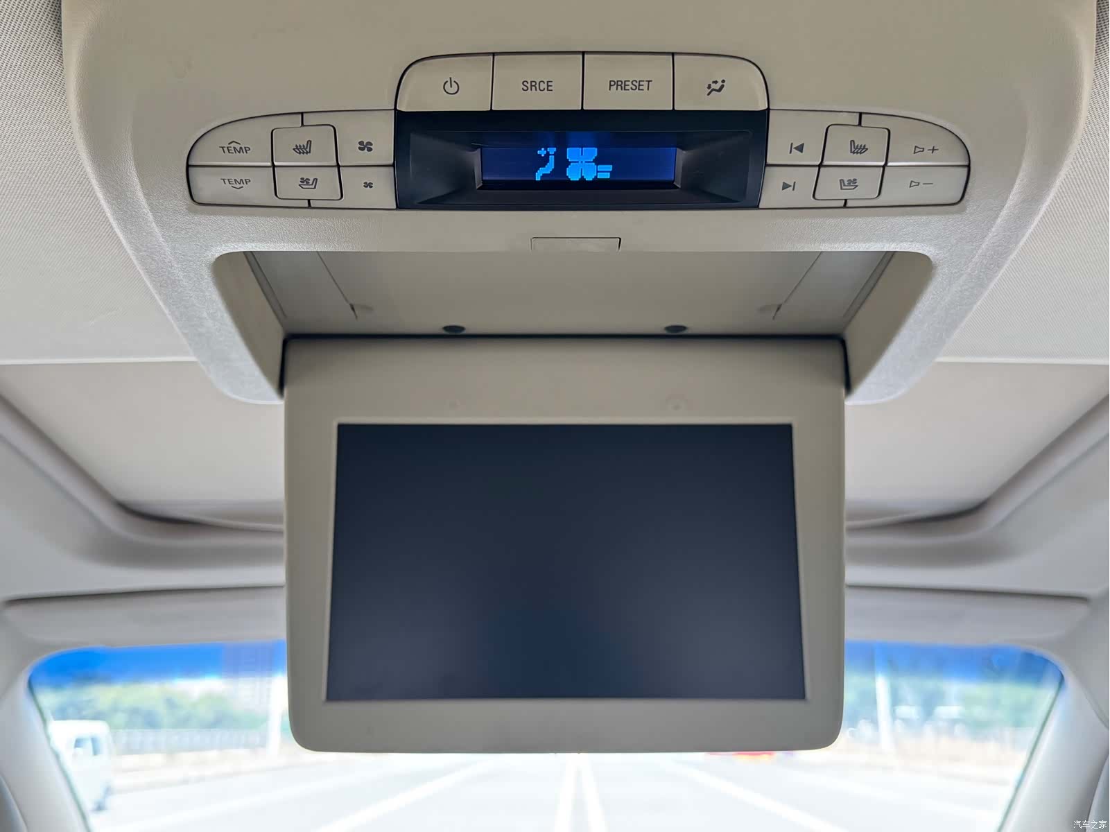 Buick GL8, 2012 28