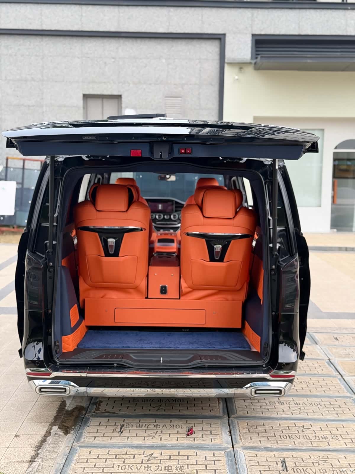 Mercedes-Benz 7, 2023 27