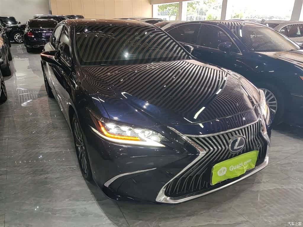 Lexus ES, 2021 4