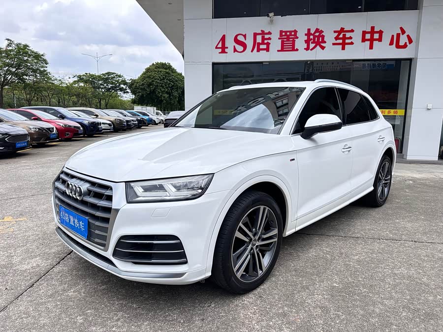 Audi Q5L 2020, фото 1