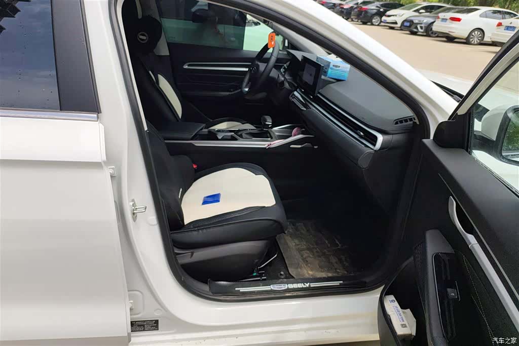 Geely Emgrand, 2025 8