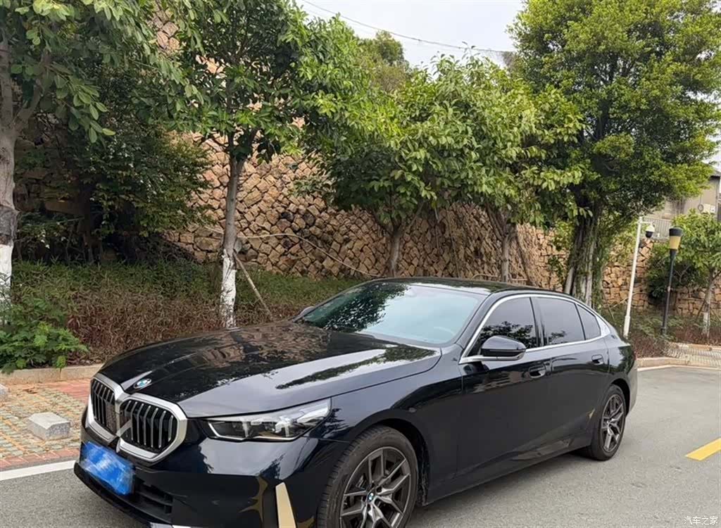 BMW 5 Series, 2025 1