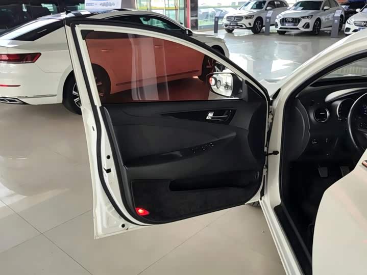 Changan Eado XT 2015 1.6L МКПП jun ku xing guo V